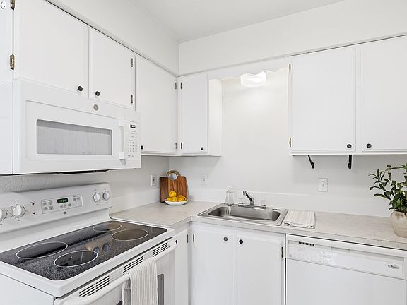 5th image of 950 Evergreen Rd APT 318