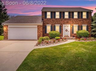 815 Dickson Ln, Rochester Hills, MI 48307