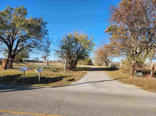 701 W Oak Ave, Cache, OK 73527