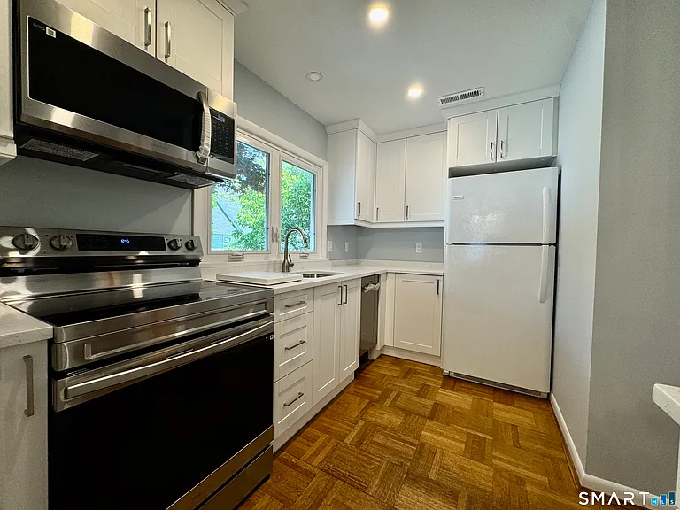 115 Flax Hill Rd #10 — Photo 7