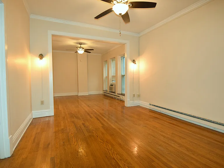 Greystone Court Apartments — Photo 4