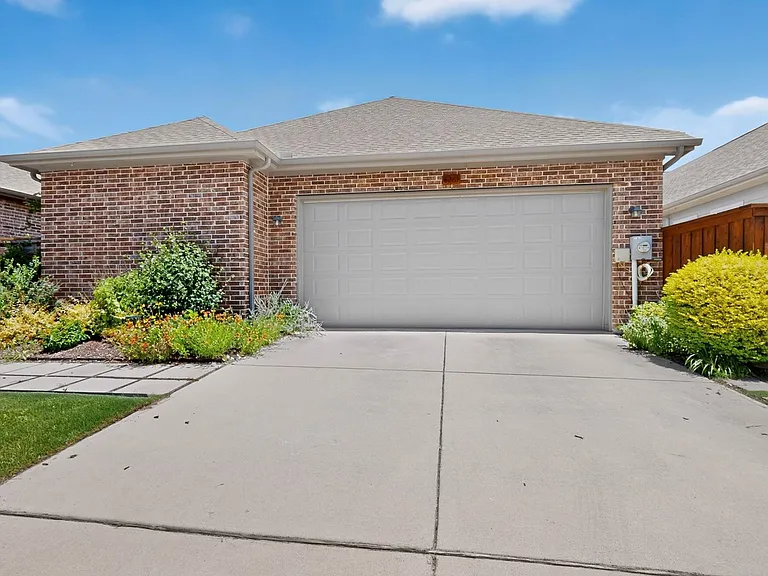 8261 Kentland Dr — Photo 47