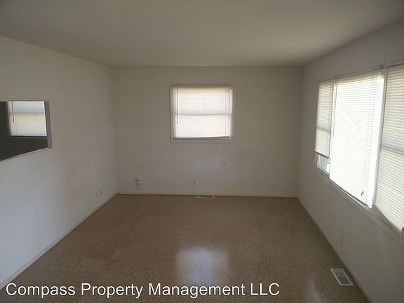 4th image of 456 Carol Dr