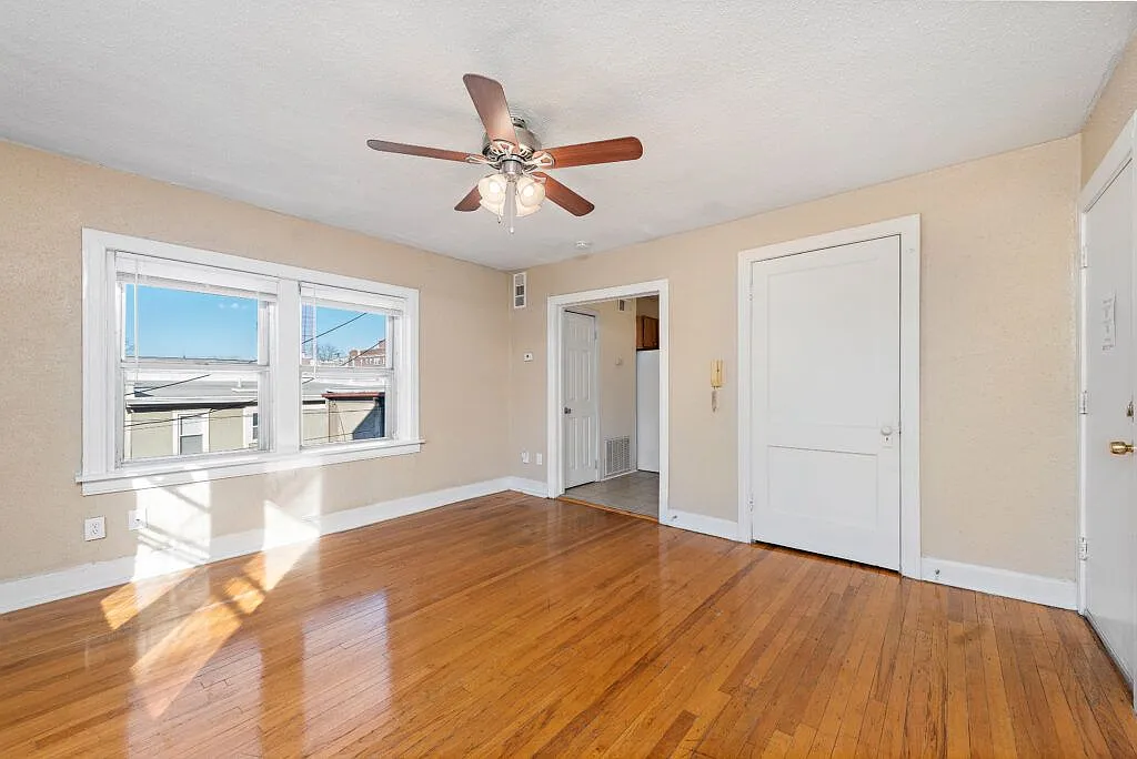3606 Baltimore — Photo 4