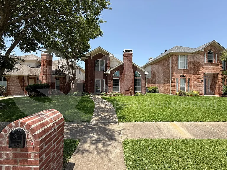 2209 Meadowstone Dr — Photo 2