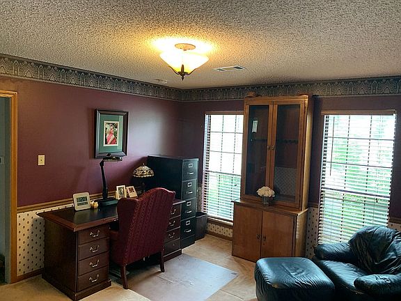 4th image of 6 Blue Mountain Dr
