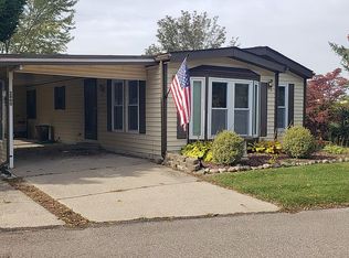 2860 Goldfinch St, Rochester Hills, MI 48309