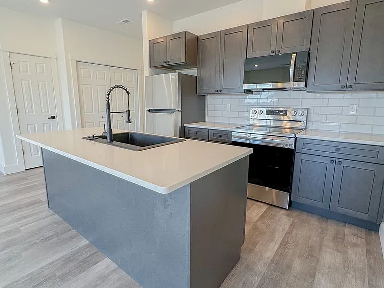 961 Covey Run Rd — Photo 1