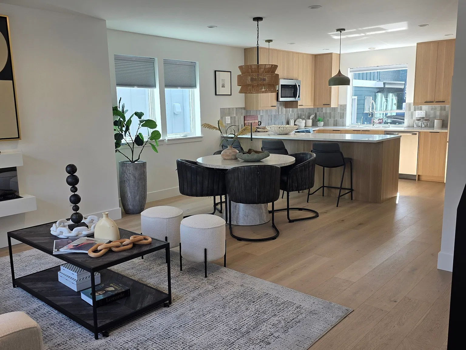 2 bed, 2.5 bath, 1098 sqft, $3,890 — Photo 4