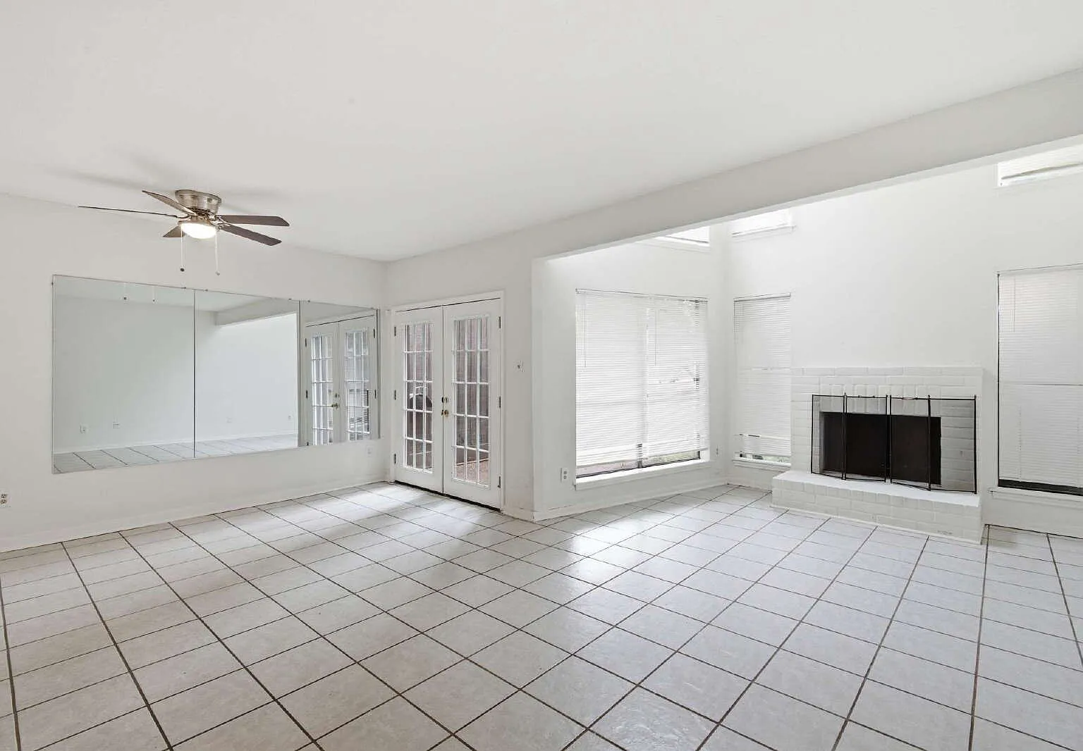 2 bed, 2.5 bath, 1371 sqft, $1,450 — Photo 1