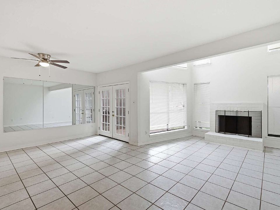1st image of 11217 Briar Forest Dr