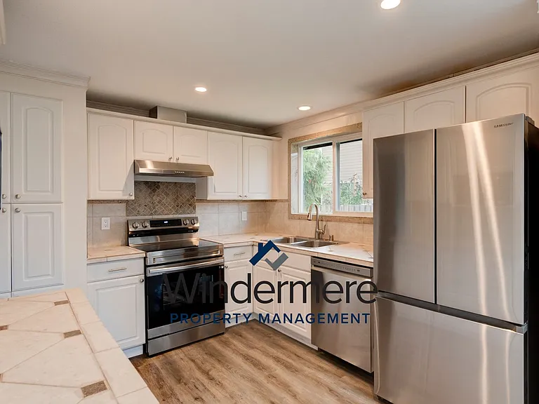 890 NW Haslo Pl — Photo 3