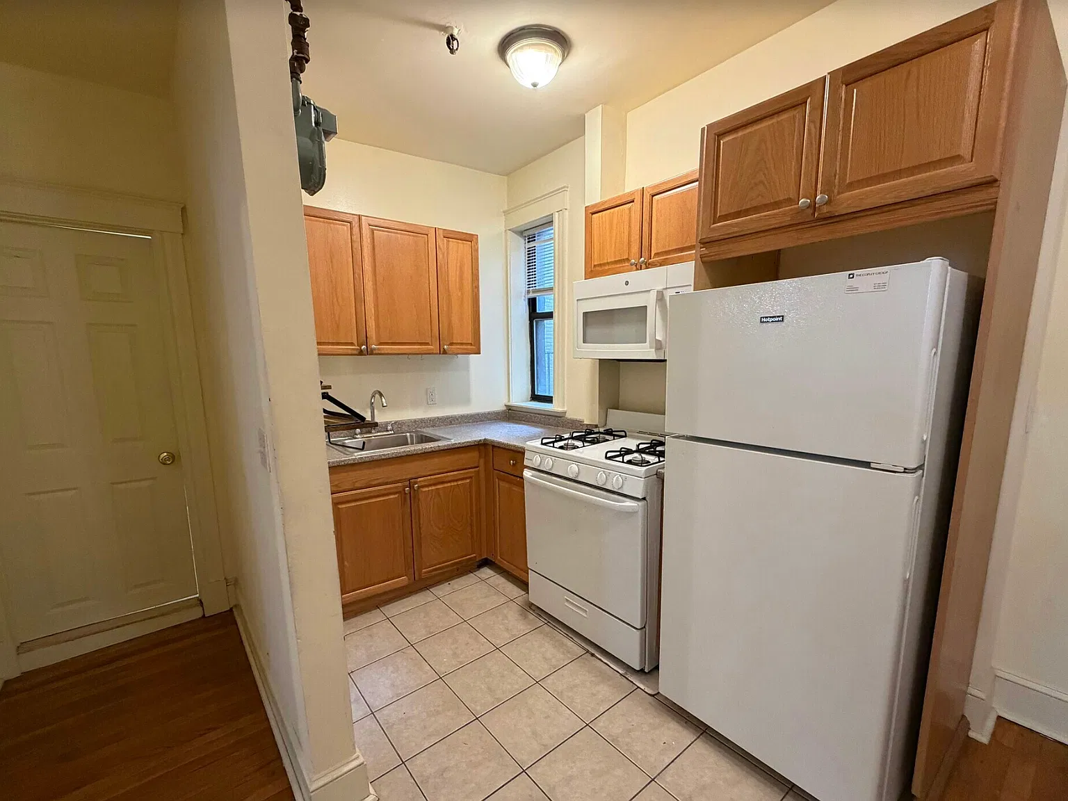 1 bed, $2,550 — Photo 2