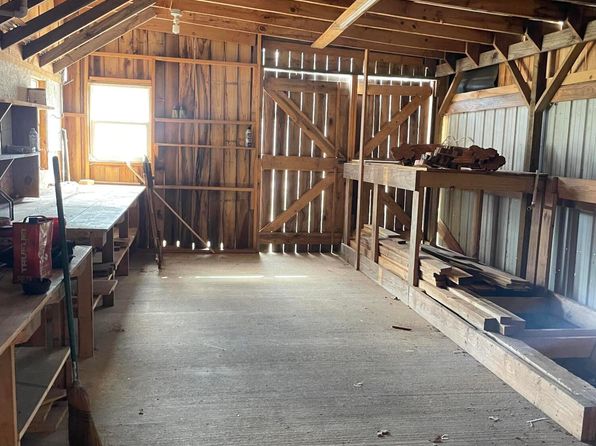 33 W Division St, Foxworth, MS 39483