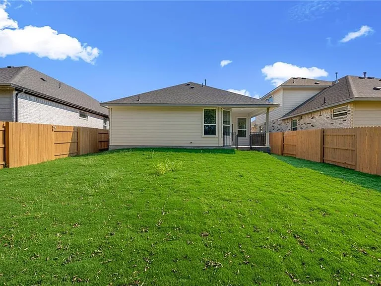 1012 Paddock Ln — Photo 12
