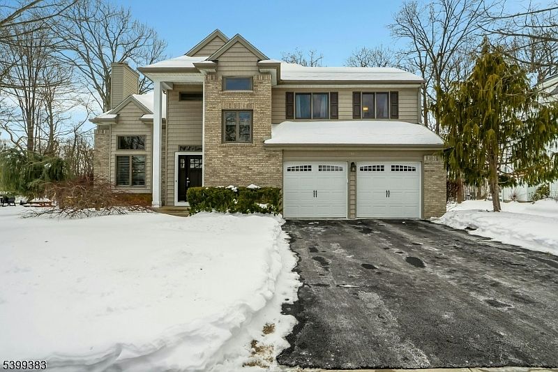 1st image of 16 Tall Oaks Ln