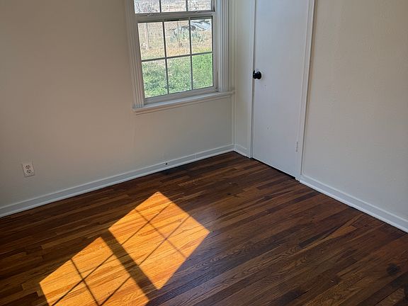 3rd image of 524 W 81st St
