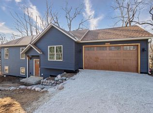 N1169 Rosewood Dr, Pell Lake, WI 53128