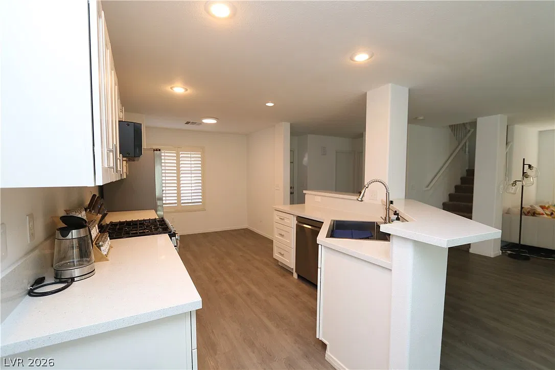 4 bed, 2.5 bath, 1766 sqft, $2,195 — Photo 4