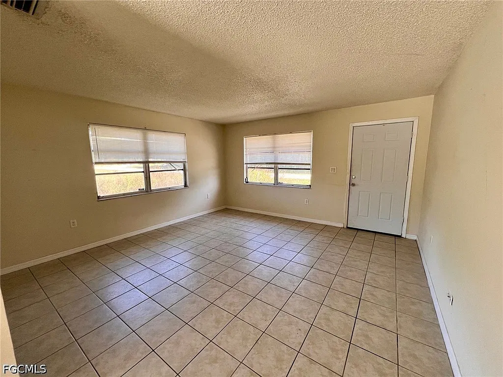 2 bed, 1.0 bath, 840 sqft, $1,350 — Photo 3