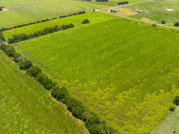 2540 Fm 615, Dubina, TX 78956