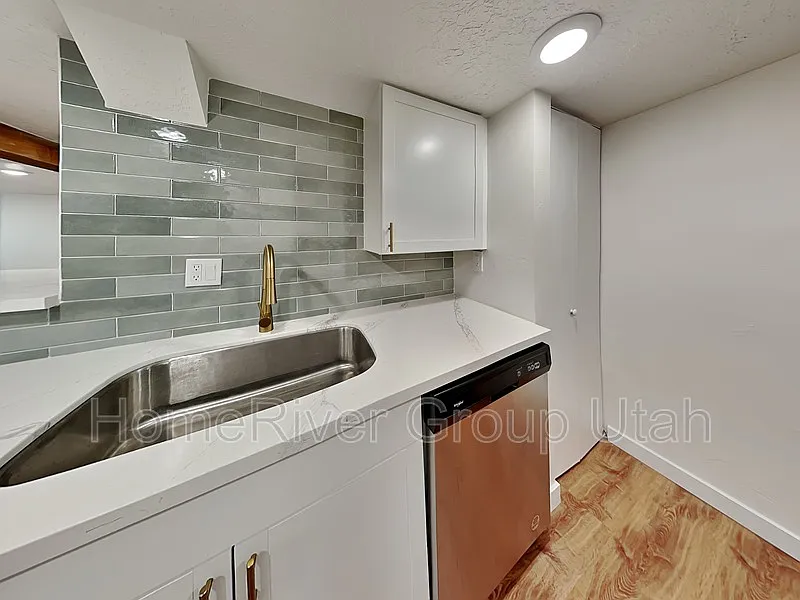 2 bed, 1.0 bath, 724 sqft, $1,425 — Photo 3