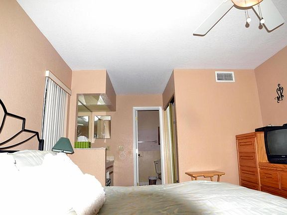 5th image of 1211 Country Club Dr
