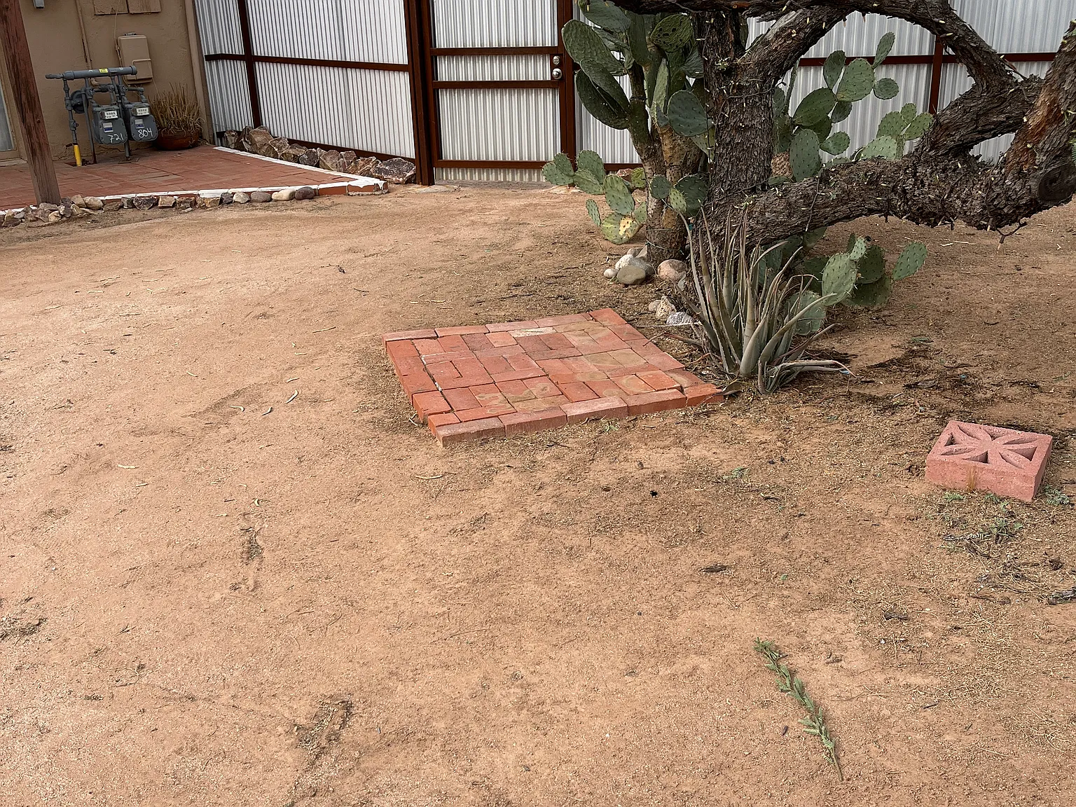 2037 N Santa Rosa Ave — Photo 1