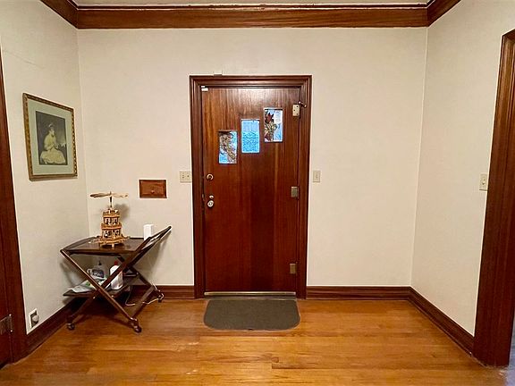 3rd image of 501 NW Bell Ave