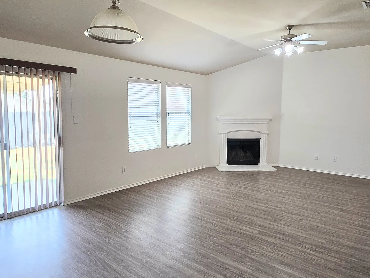 4 bed, 2041 sqft, $2,300 — Photo 2