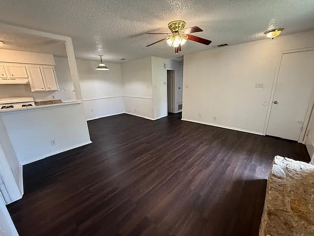 3 bed, 2.0 bath, 968 sqft, $1,395 — Photo 4