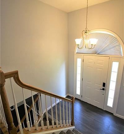 2nd image of 824 Stonebridge Dr