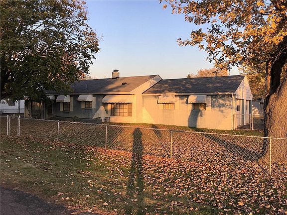 5th image of 404 Waneta Ave