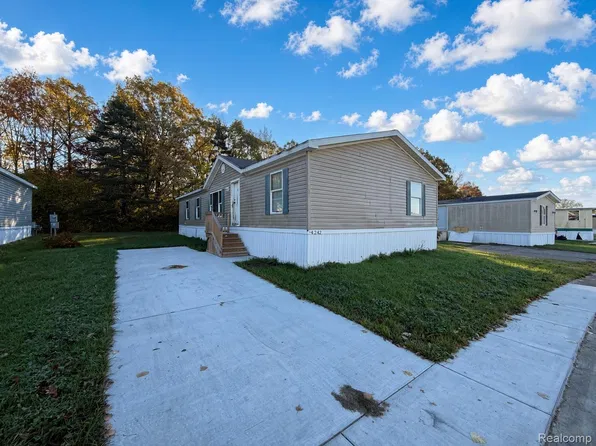 4242 Dolan Dr, Flint, MI 48504