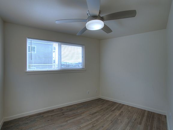 5th image of 2827 14th Ave W #5