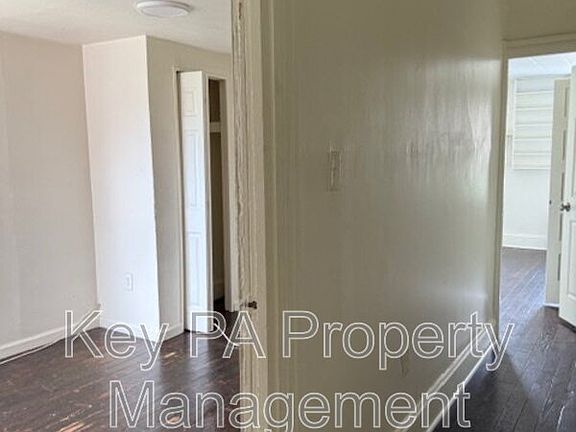 4th image of 226 Charles St
