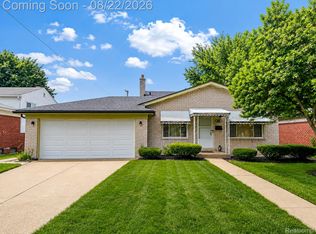 32812 Columbus Dr, Warren, MI 48088