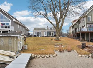 W188S7702 Oak Grove Dr, Muskego, WI 53150