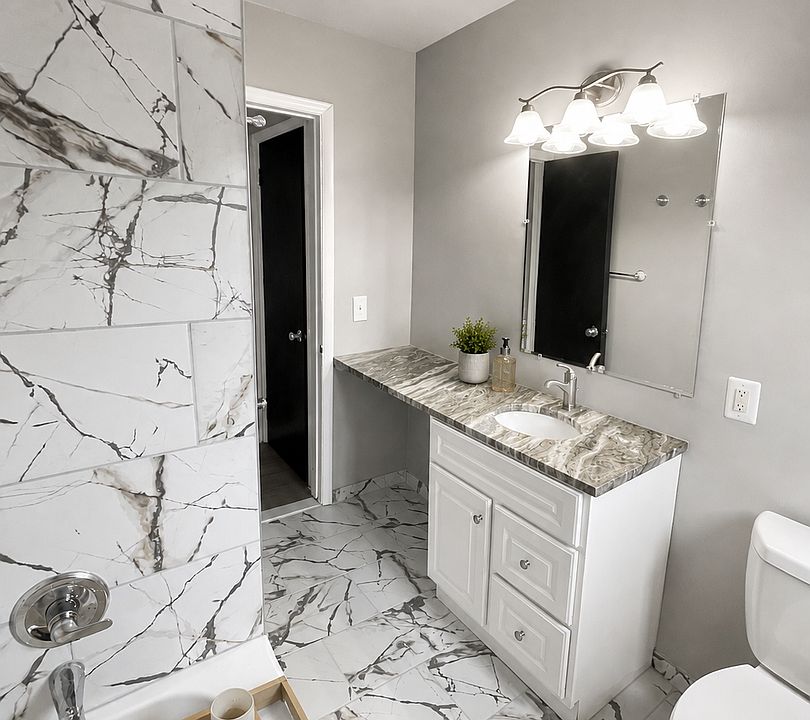 649 W Maple Rd Apt 4, photo 8