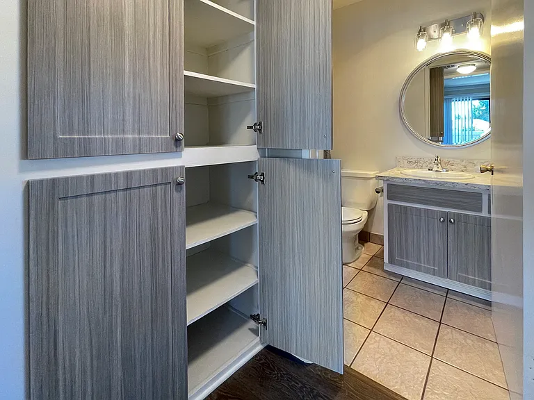 Floor-to-ceiling linen closet