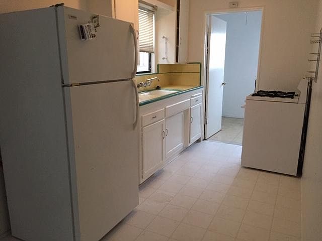 1st image of 428 Rosecrans Ave