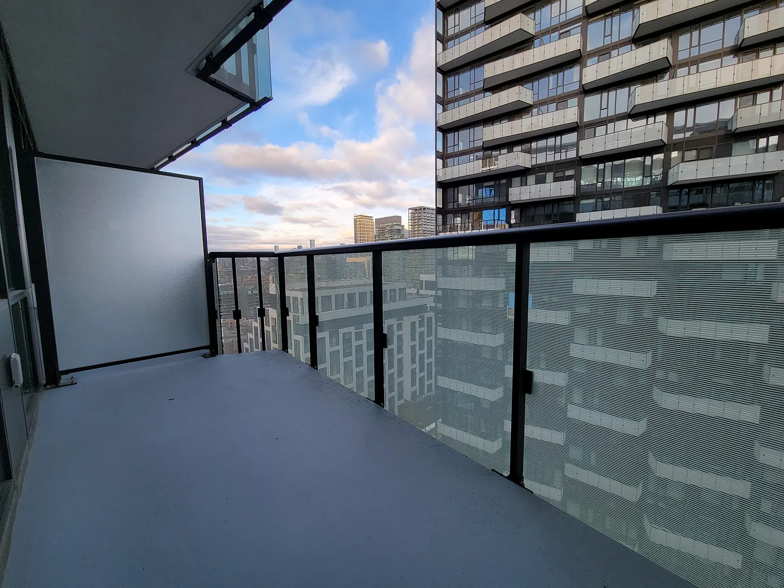 480 Front St W 1+Den Luxurious Condo Rentals: Your Gateway to Upscale Living in Down Town #Toronto — Photo 4