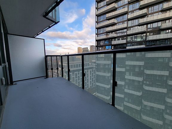 4th image of 480 Front St W #556