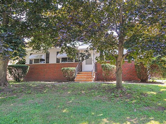 2nd image of 4855 Donovan Dr