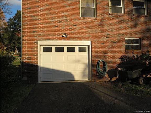 4th image of 927 Churchill Dr