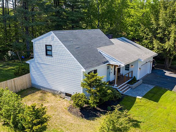 5th image of 28 Sweetbriar Ln