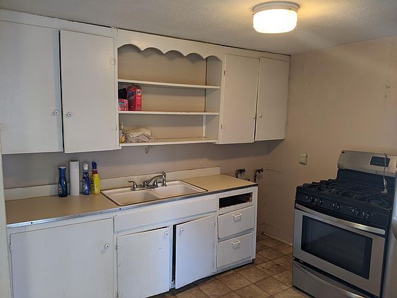 3rd image of 310 W Wycough St