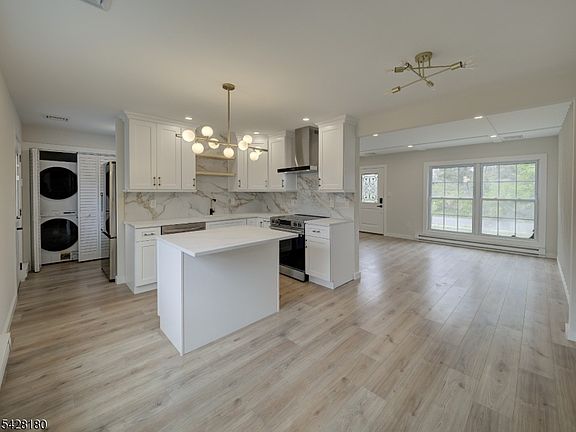 5th image of 13 Filmore St