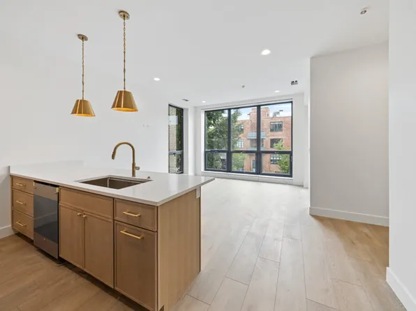 1313 W Taylor St #2, Chicago, IL 60607