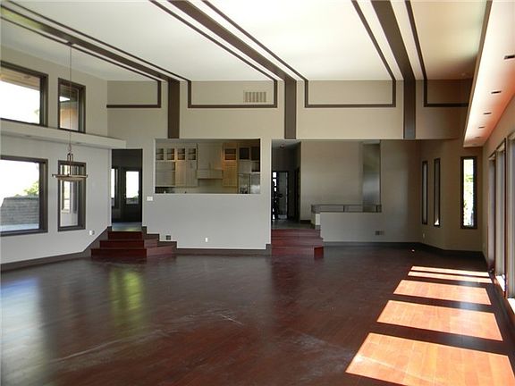 4th image of 8027 Lakeridge Dr SE
